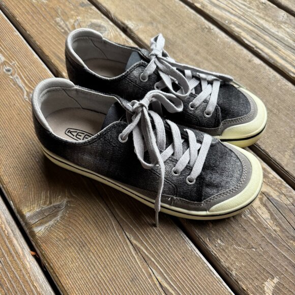 KEEN Elsa IV Gray and Cream Plaid Lace Up Sneaker in Women's 7 / 37.5 - Picture 2 of 10